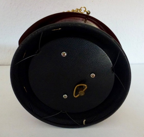 Dispensador de cigarrillos antiguo con forma de casco y caja de música. – Objetos decorativos, Metal, Brass (photo 7 of 8)