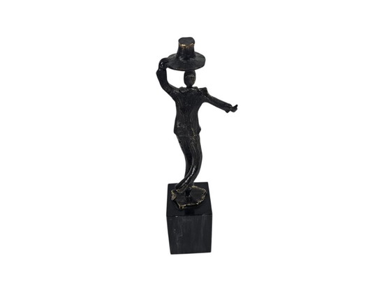 Image 1 of Rob Verhoeven - Estatua de bronce - título - Chapeau - ¡Felicitaciones por todo lo que se ha logrado!