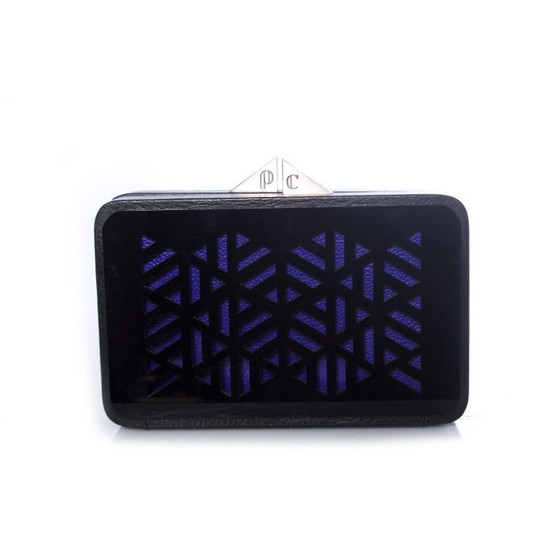 Image 1 of Poupee Couture/Rula Ghalayini, pochette in pelle con filtri colorati in un motivo semipermeabile.