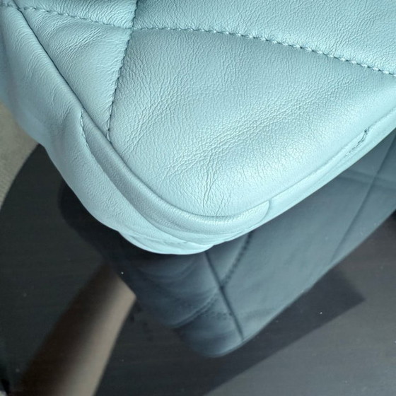 Image 1 of Chanel 19 Tas Klein - Gewatteerd geitenleer Lichtblauw Tweekleurige gouden hardware Microchip