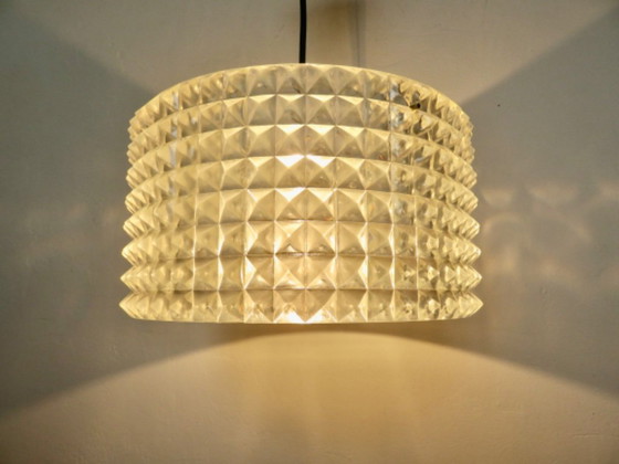 Image 1 of Ciondolo a punta di diamante in plastica, anni '70