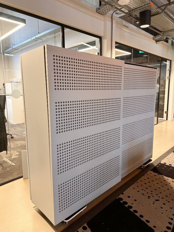 Image 1 of Armadio con anta scorrevole acustica Lensvelt Stealth utilizzabile anche come divisorio per ambienti