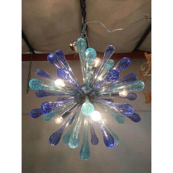 Image 1 of Lampadario Sputnik in vetro di Murano, gocce d'aria blu, con struttura in metallo cromato