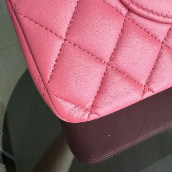 Image 1 of Borsa Chanel Classic Flap Medium - 25 cm in pelle di agnello trapuntata rosa chiaro con finiture argentate, serie 16
