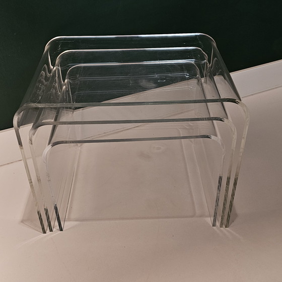 Image 1 of Lot de 3 tables d&#39;appoint vintage en plexiglas - Tables d&#39;appoint en verre acrylique incurvé transparent, Perspex transp