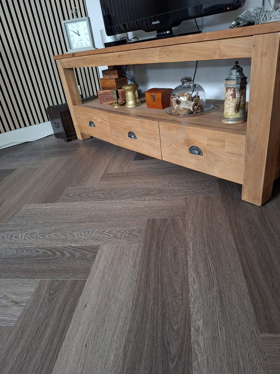 Robuust houten tv-meubel met drie laden – tv-meubelen, Wood, Metal (photo 5 of 8)