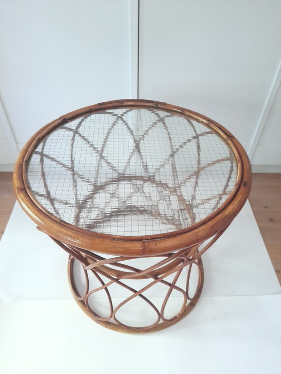 Image 1 of Petite table d'appoint en rotin 70s