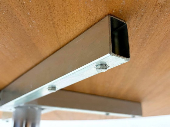 Image 1 of Mesa redonda con tablero de nogal, años 70