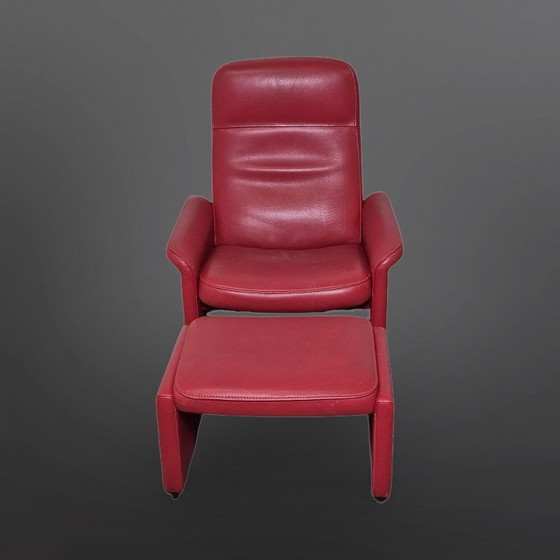 Image 1 of Rode Leren De Sede DS50 met Ottoman, Zwitserland Jaren 80