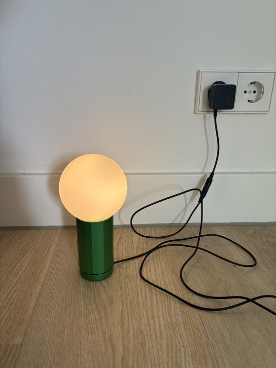 Image 1 of Heu schaltet Tafellampe ein