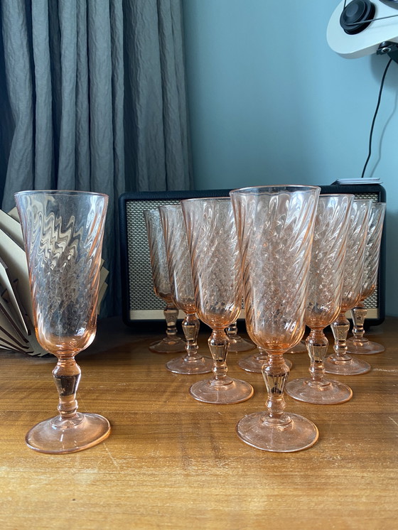 Image 1 of Vintage Luminarc Rosaline Pink Swirl champagneglazen uit Frankrijk