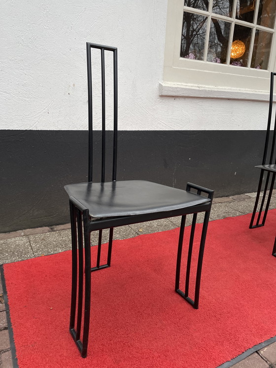 Image 1 of Zwarte (4) design stoelen met ronde tafel