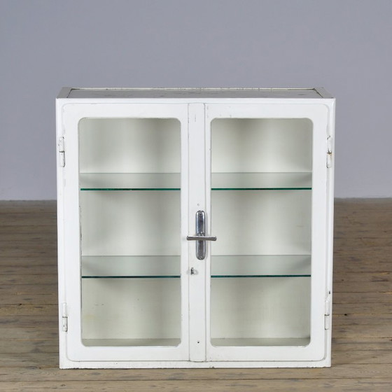 Metalen vitrinekast, circa 1930, Vitrinekasten, Metaal, Glas, Wit, Vintage (foto 11 van 12)