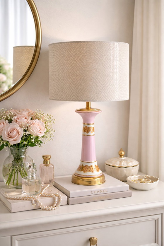 Image 1 of vintage-style table lamp