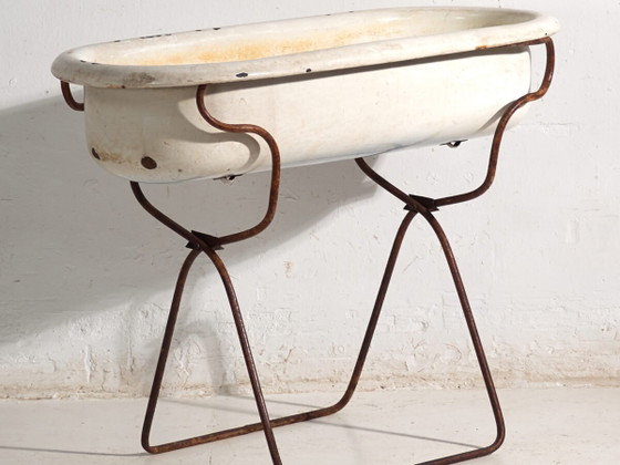 Antique bathtub in enamelled iron – Central Europe, circa 1950 #1 – Decorative Objects, Industrieel (photo 2 of 40)