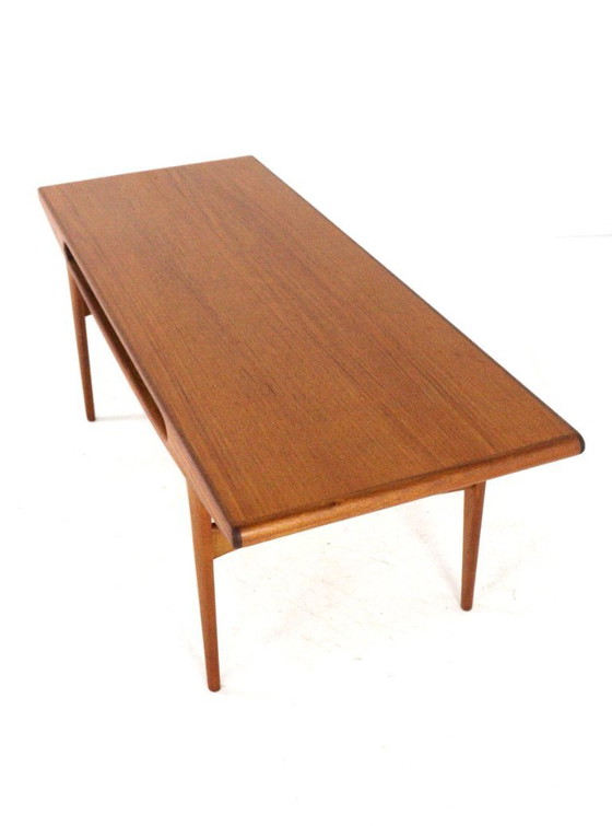 Image 1 of Table basse vintage « Smile » dans le style de Johannes Andersen