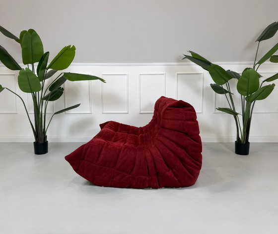 Image 1 of Sofá de diseño Ligne Roset Togo de 2 plazas en Alcantara rojo