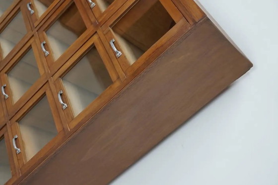 Image 1 of Großer, antiker deutscher Kurzwarenschrank/Vitrinenschrank aus Buchenholz, 1950er Jahre