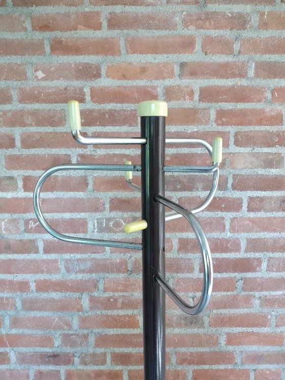 Image 1 of appendiabiti, anni '60