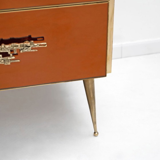 Commode miroir ambré avec détails en laiton, style Mid-Century Modern – Glass (photo 5 of 6)