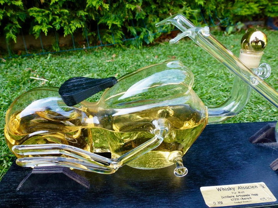 Image 1 of Modelo único de botella de whisky Harley Davidson soplada a mano.