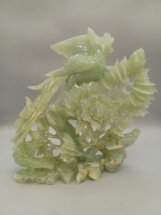 Image 1 of Ancienne sculpture chinoise en pierre serpentine verte jade fenghuang sculpté
