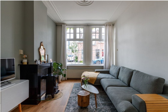 Image 1 of Sofá esquinero Cartel Living (modelo Matisse) posiblemente con alfombra