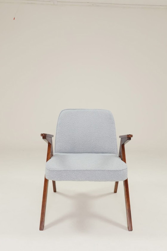 Image 1 of Vintage lounge stoel Bouclè Baby Blauw Donker Notenhout, 1960 Scandinavisch ontwerp