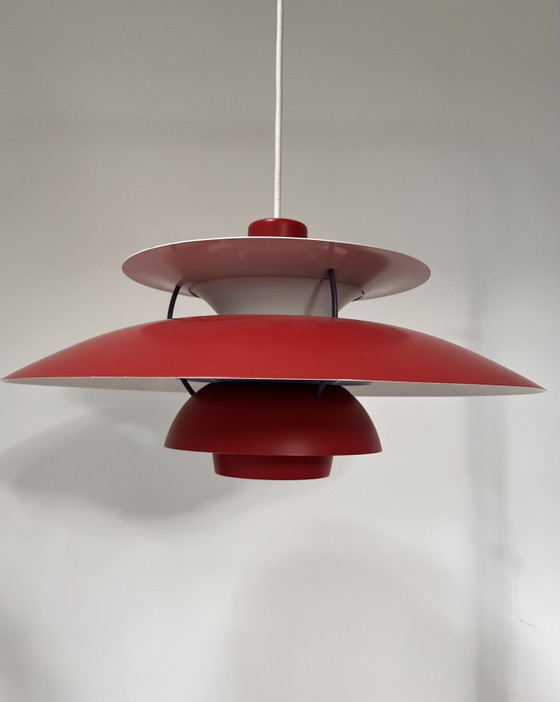 Lampada a sospensione iconica rossa Louis Poulsen PH 5 – Lampade a sospensione, Metal (photo 3 of 13)