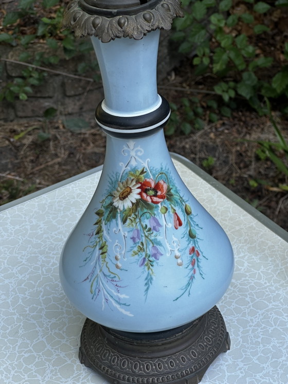 Image 1 of Grand Pied de Lampe à Pétrole Électrifié - Opaline Bleue et Laiton - Vers 1900