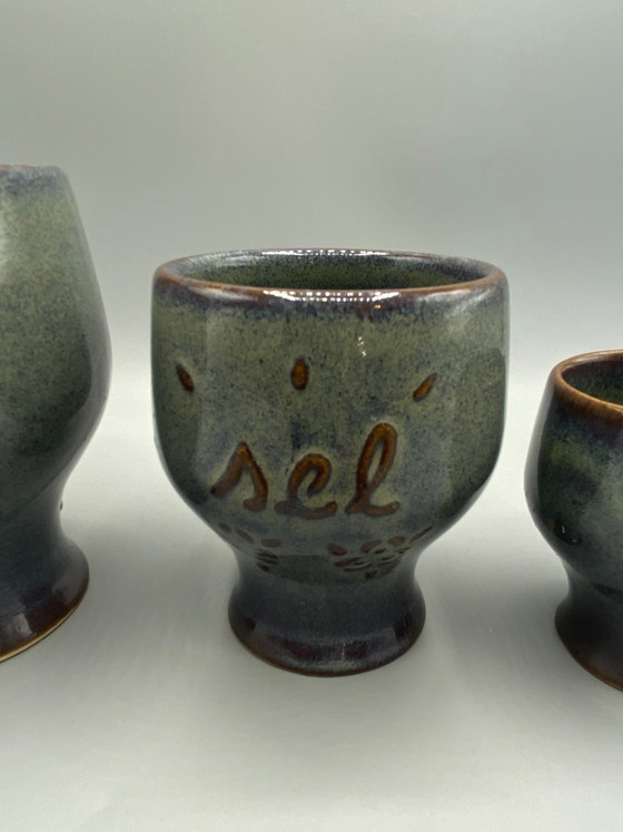 3 geëmailleerde aardewerken koffie-, zout- en pepervaatjes – handgemaakt aardewerk – Servies (photo 3 of 10)