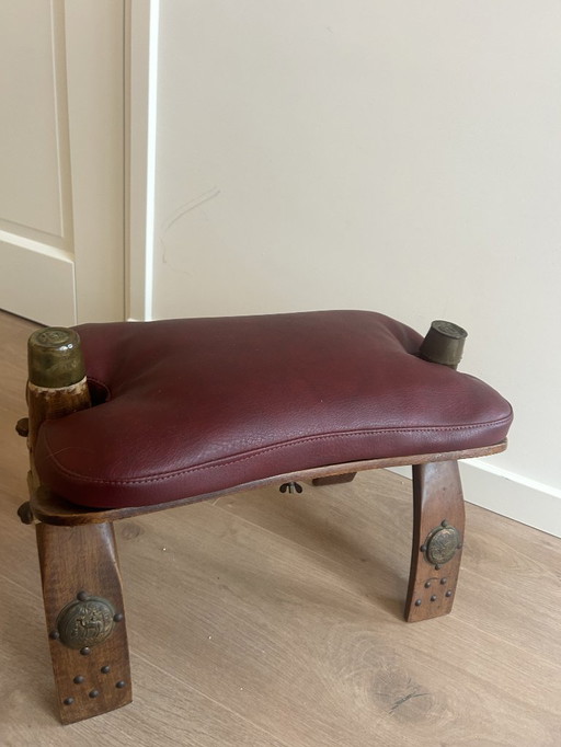 Vintage-Fußhocker in Kamelrot | Perfekter Zustand