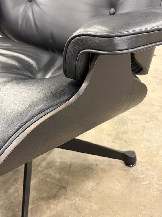 Image 1 of Fauteuil lounge Vitra Eames | Repose-pieds | Noir intégral |