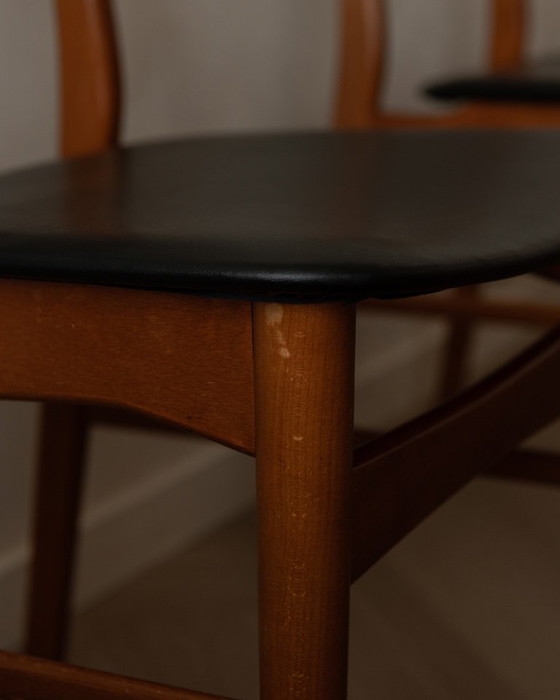 Image 1 of Set di 6 sedie da pranzo danesi di metà secolo · Teak e skai nero