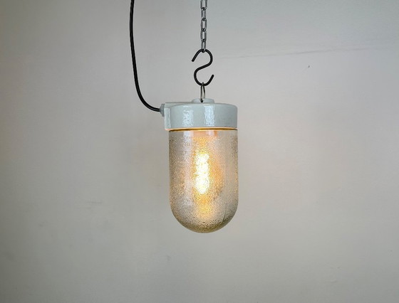 Image 1 of Vintage witte porseleinen hanglamp met matglas, jaren 70