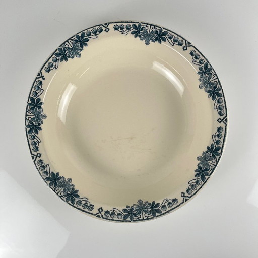 Ensaladera baja, modelo "Túnez", de Longwy, finales del siglo XIX.