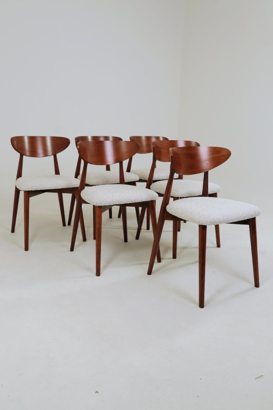 Image 1 of Set van 6 eetkamerstoelen, teakkleurig hout, bouclé bekleding, modern design