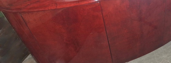 Image 1 of Buffet italien convexe en parchemin laqué par Aldo Tura