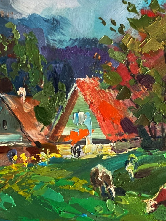 Image 1 of Mucche al pascolo nel villaggio