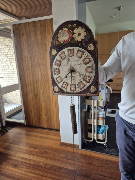 Authentische friesische Stuhluhr – handbemalt, 19. Jahrhundert, mit Gewicht