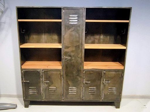 Fabrikschrank mit Regalen, 1960er Jahre