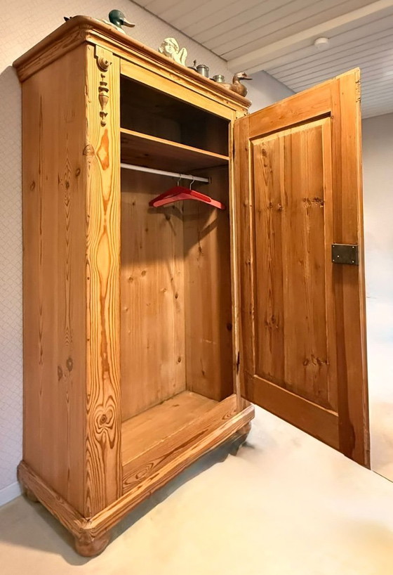 Image 1 of Antiker Kleiderschrank aus Massivholz – Stil des 19. Jahrhunderts