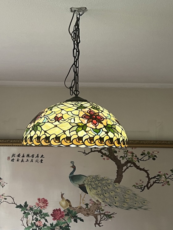 Image 1 of Lampada a sospensione vintage in stile Tiffany degli anni '80 con vetro opalino.