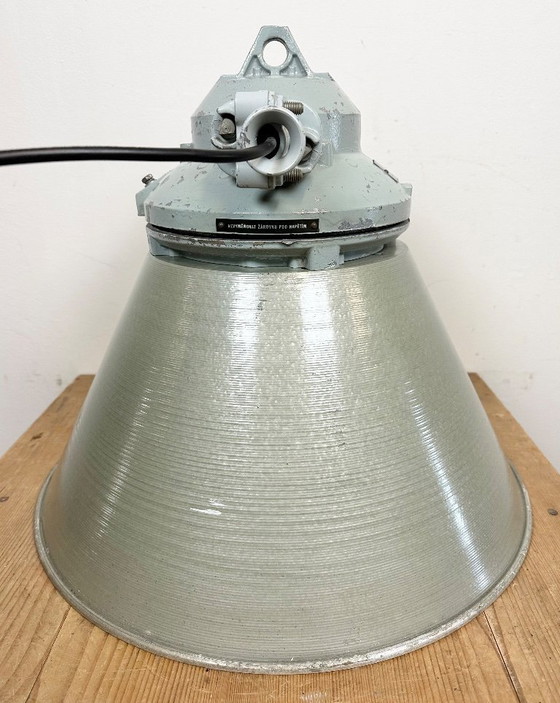 Image 1 of Lampada industriale antideflagrante con paralume in alluminio di Elektrosvit, anni '70