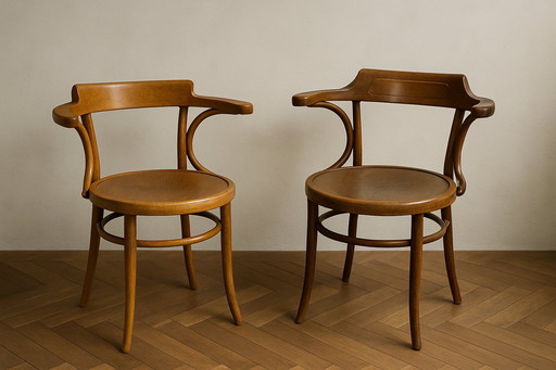 Original pair of vintage bentwood armchairs – Thonet (Bieletz-Mistelbach, ca. 1920) & Fischel (Czechoslovakia, ca. 1950)