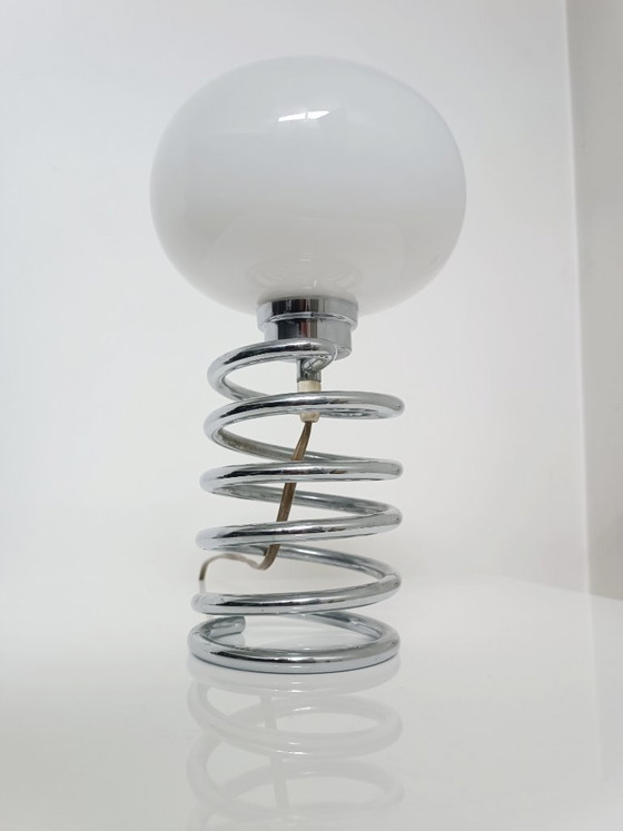 Lámpara de primavera diseñada por Ingo Maurer para Honsel, década de 1970. – Lámparas de mesa, Metal (photo 2 of 6)