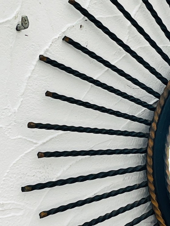 Image 1 of Specchio vintage anni '60 in metallo nero e oro con effetto sole