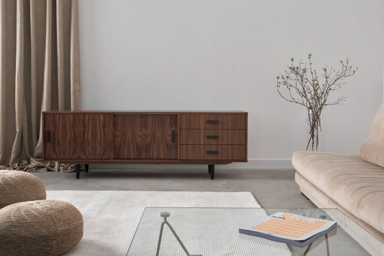 Image 1 of Notenhouten dressoir O-S03 met schuifdeur en 3 laden