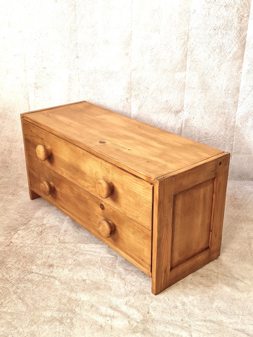 Pine chest of drawers / TV stand