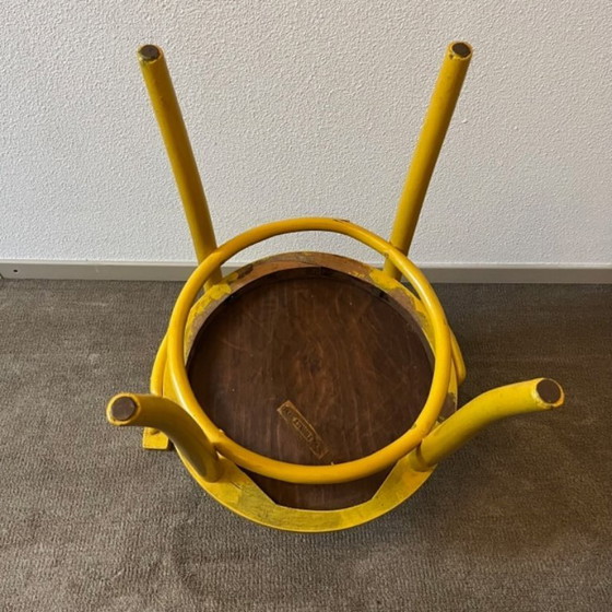 Image 1 of 1x gele Stoel 233 van Thonet